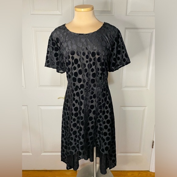 Midnight Velvet Dresses & Skirts - Midnight Velvet Polka Dot High-Low Dress | XL | Black | Chic Like New